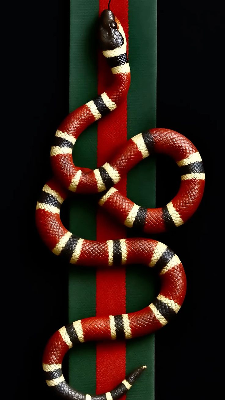Gucci – Emerald Serpent - Luxury metal wall art plate