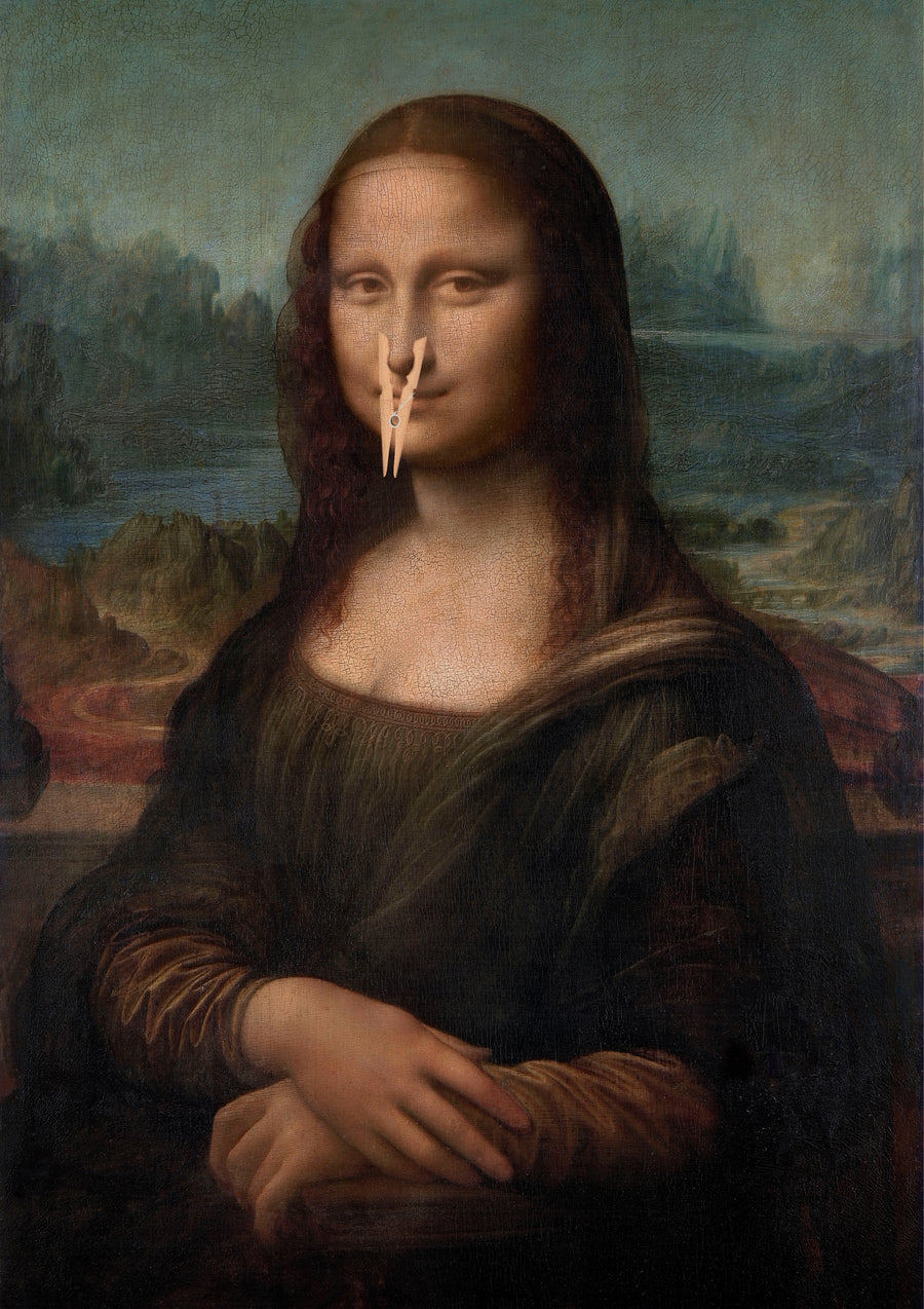 Mona Lisa – Peg - the famous smile, unmoved, with a clothes peg clipped to her nose, on a metal wall art plate